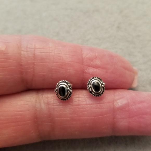 Native American 925 Sterling & Onyx Small Stud Earrings>Black Onyx Earrings,new - Picture 2 of 3